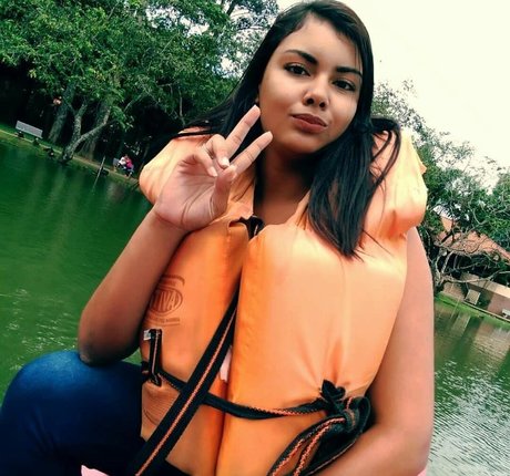 Evelim Alves actrice sexy des photos