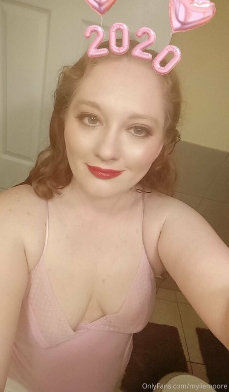 myliemoore star du porno chaud archive