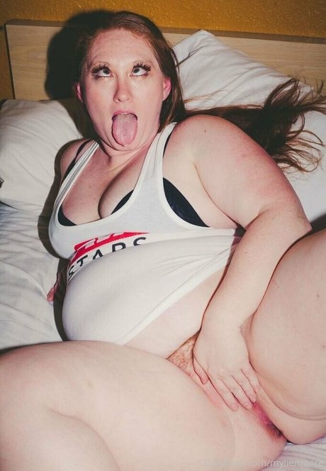 myliemoore art modèle image