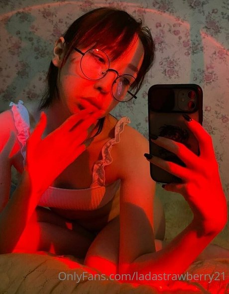 ladastrawberry21 jolie actrice photo