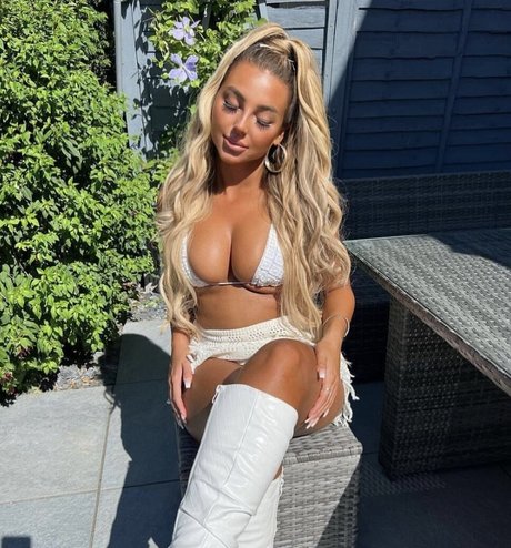 Beth Amelia star érotique image