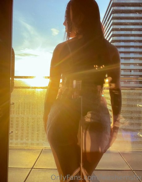 leeshernsfw jolie actrice galerie