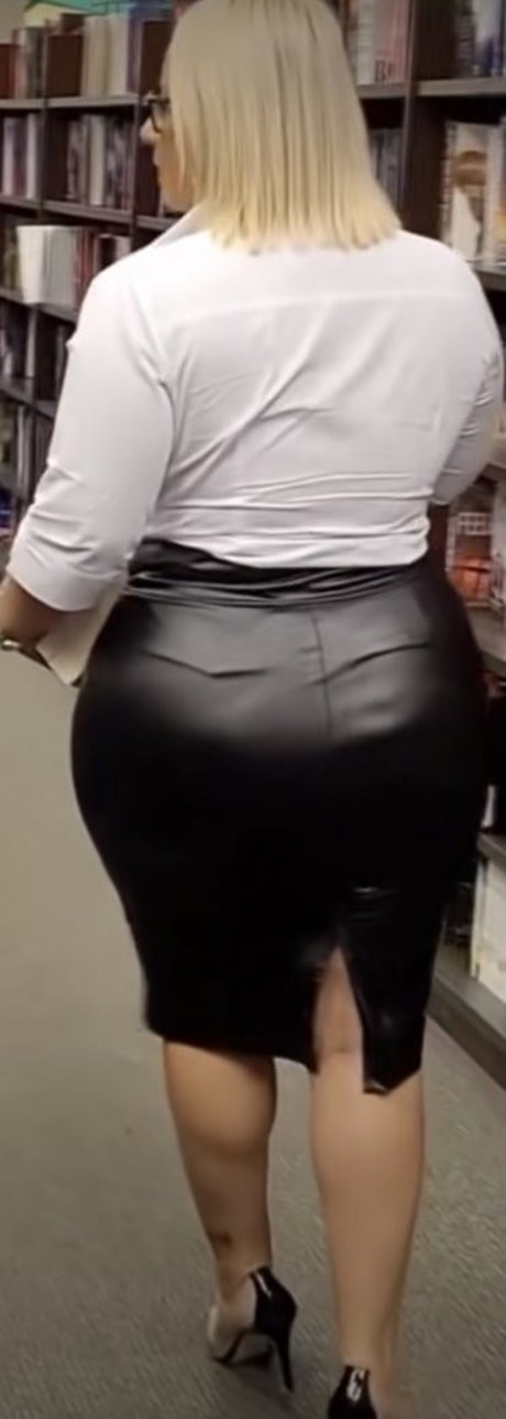 All Things Ely étoile érotique galerie