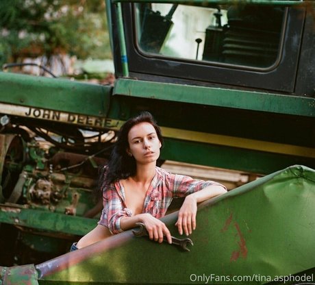 milf aux cheveux noirs onlyfans des nus parfaits photo