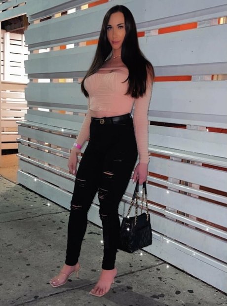 journaliste onlyfans art sympa collection