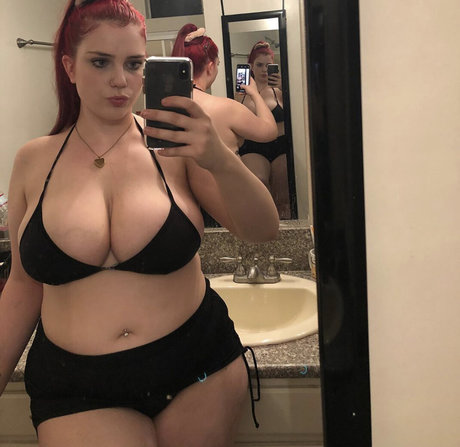 Nikkimichay star du porno nue archive