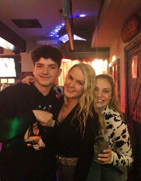 cowgirl alternative uniquementfans assez nue galerie