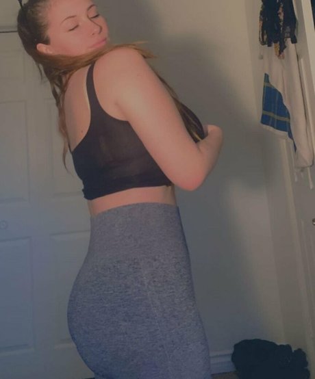 Lily P modèle pornographique img