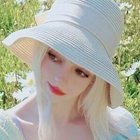 Kimmy Kimochi haut modèle galerie