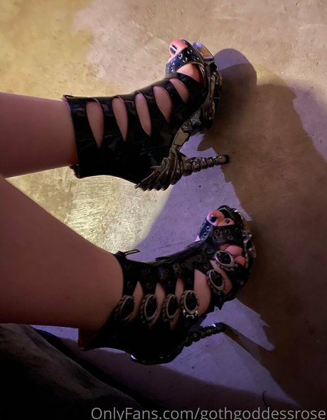 gothgoddessrose actrice sexy images