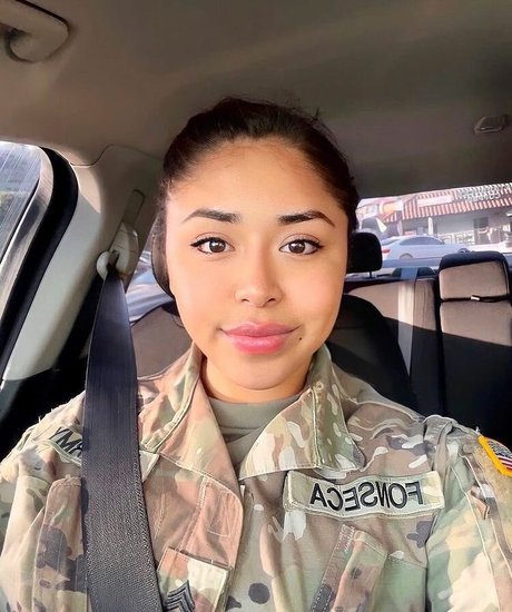 pom-pom girl blonde onlyfans sexy en haute qualité images