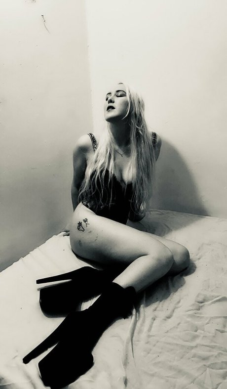 annanicolevip actrice libre archive