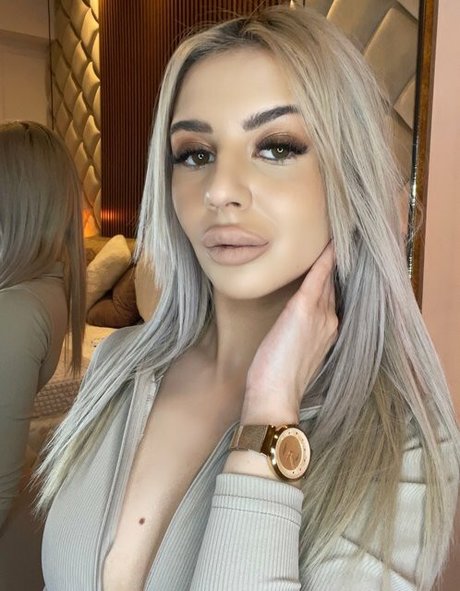 Tessa Maven modèle porno img