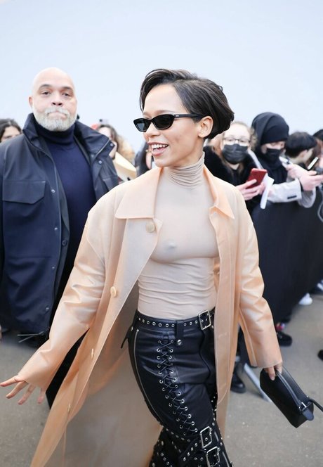 Taylor Russell étoile adulte des photos