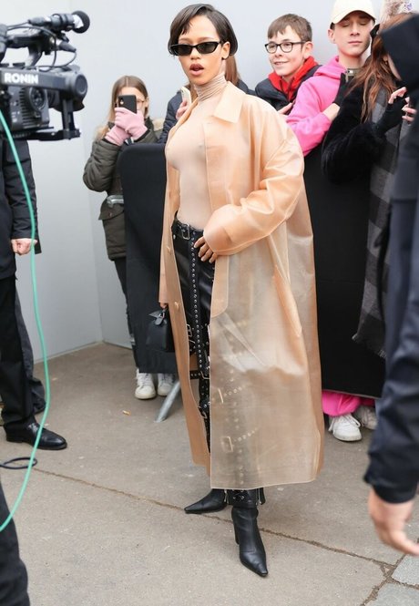 Taylor Russell modèle gratuit galeries