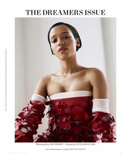 Taylor Russell modèle sexy photos