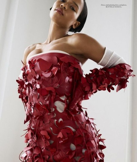 Taylor Russell art modèle collection