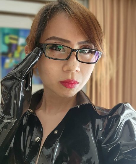 Aoi Kamogawa star du porno en haute qualité galerie