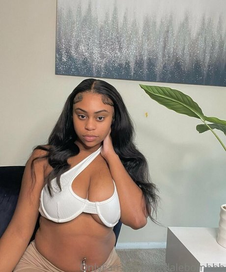 kaylalebombbb modèle érotique des photos