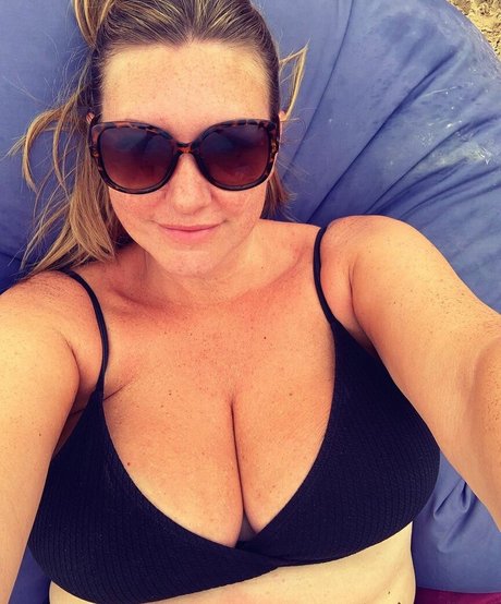 Katy maughan actrice de nus des photos