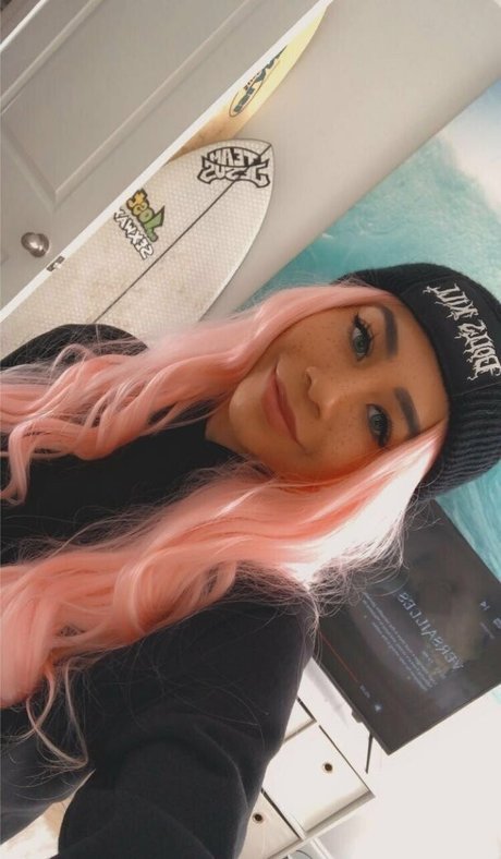 roxannesims modèle sympa photo