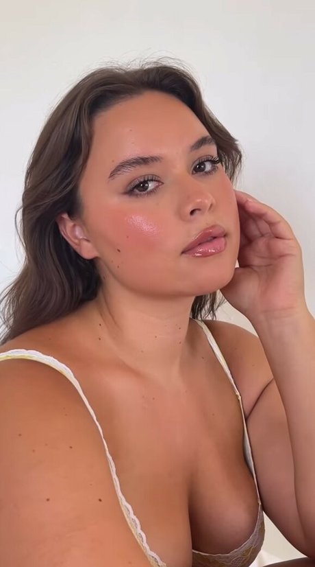 Veneziacruz modèle érotique images