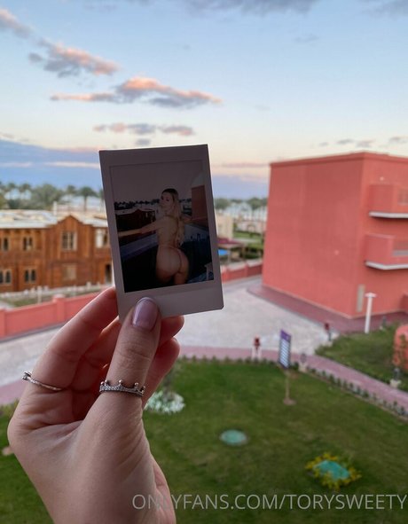 torysweety actrice adulte des photos