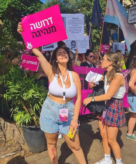 Noam L actrice porno galeries