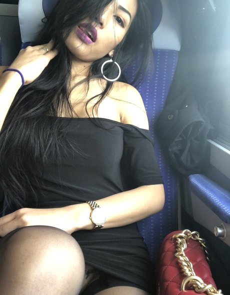 influenceur des médias sociaux onlyfans nus parfaits img