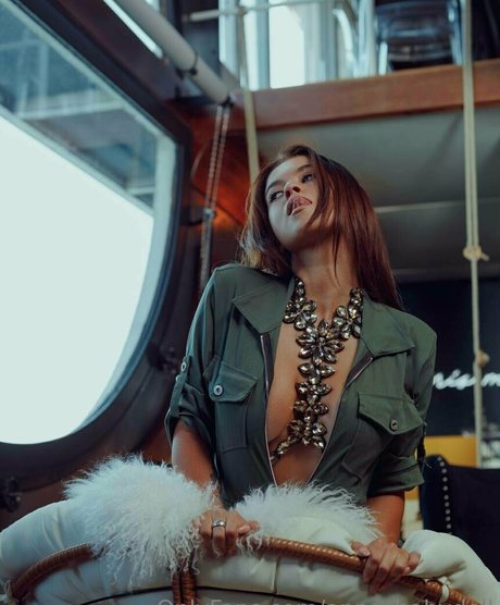 anna babydoll actrice libre des photos