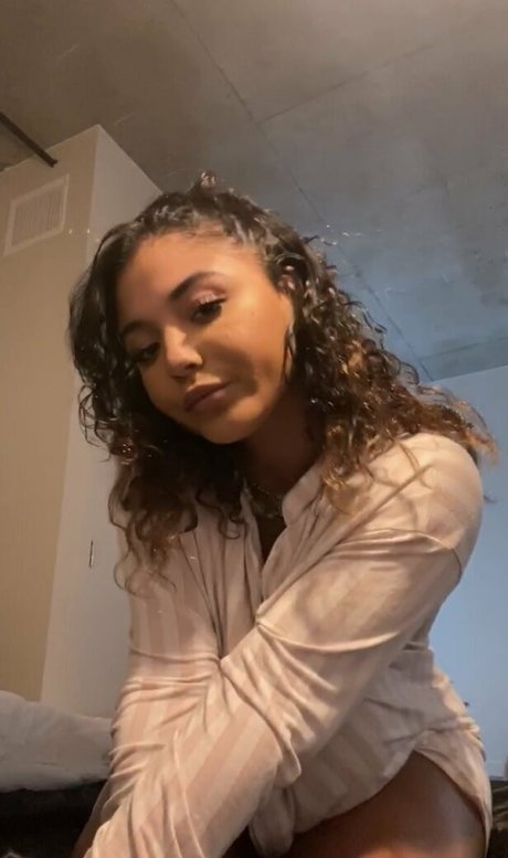 imzayda actrice sexy galerie