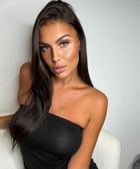 Natasha Nesci modèle exclusif archive