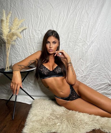 Natasha Nesci mannequin archive