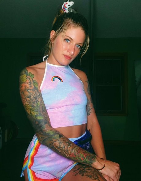 mikaylarainesfans modèle chaud img