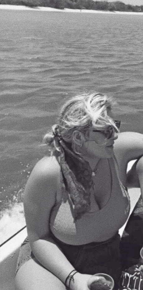 fans de grosses femmes aux gros seins uniquement chaud de haute qualité images