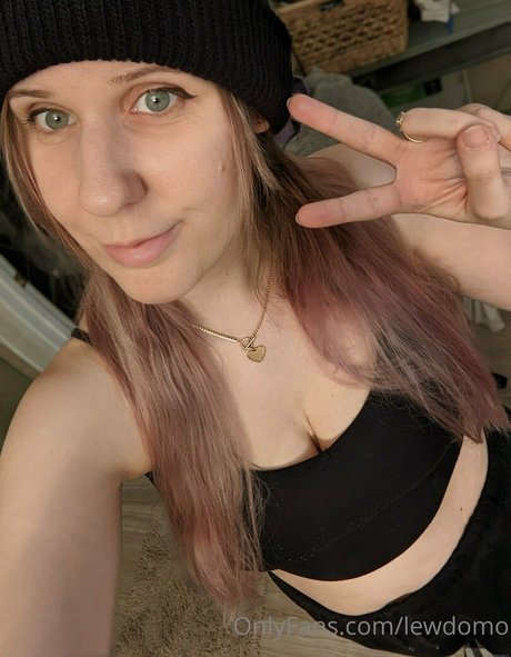 lewdomo sexe star image