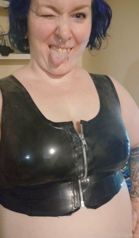 grande rousse onlyfans chaud sympa des photos