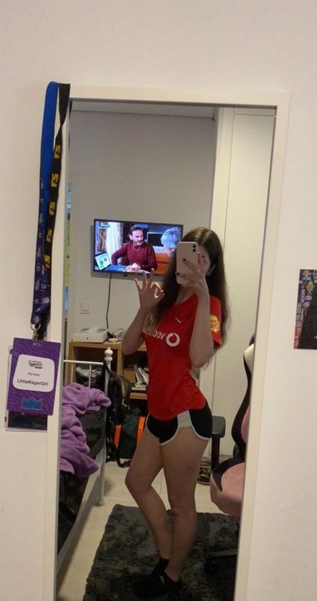 Abbyimu modèle porno photo