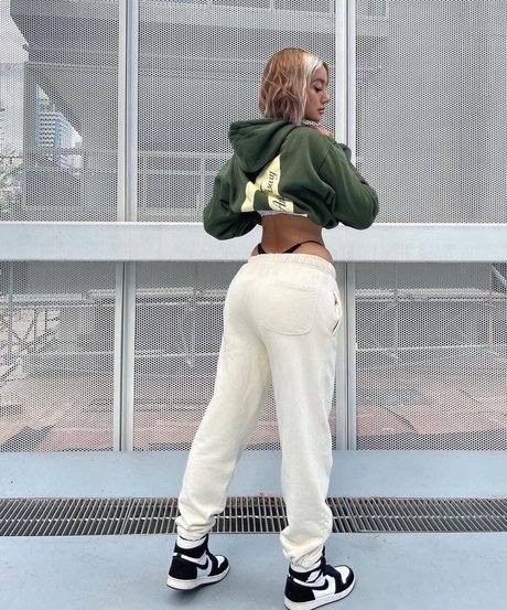 Nika Higashionna modèle hd photos