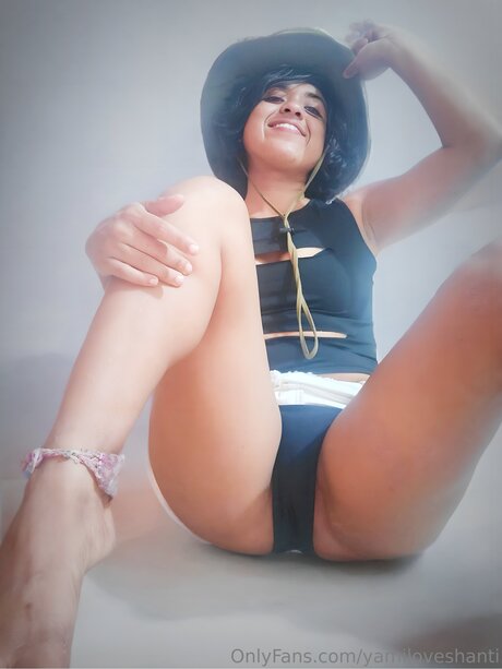 yamiloveshanti modèle gratuit archive