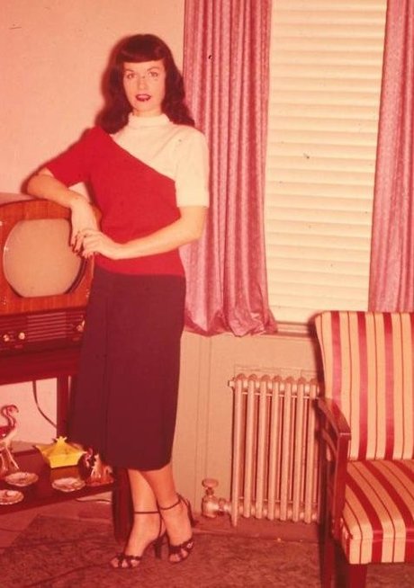 Bettie Page nus étoiles collection