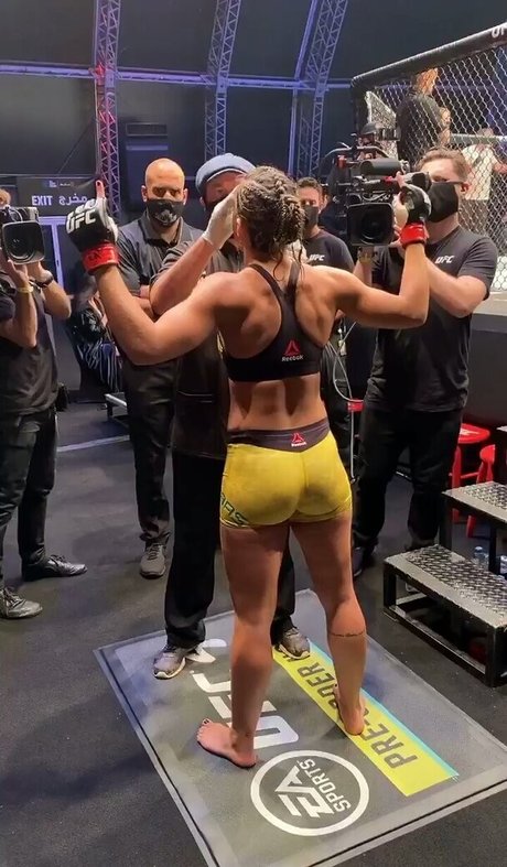 Amanda Ribas star du porno exclusive photos