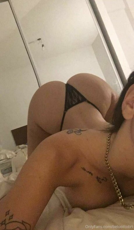 Belenatali modèle érotique archive