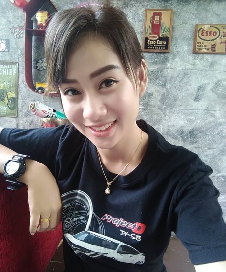 chatte chauve onlyfans parfait exclusif archive