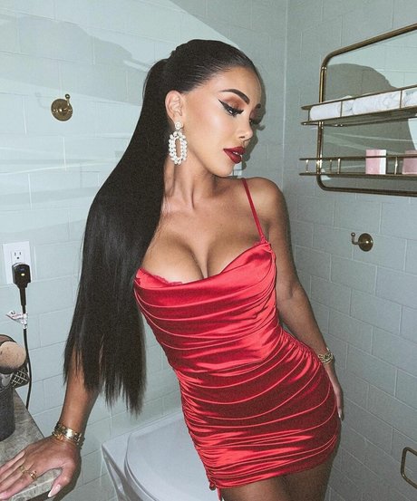 Isabel Raad modèle de sexe collection