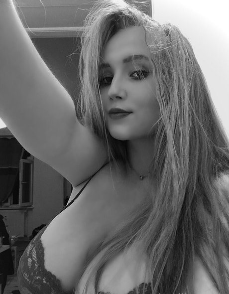 emiliaaverie star du porno en haute qualité galerie