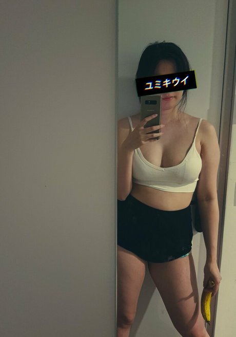 Yumi Kiwi modèles nus des photos