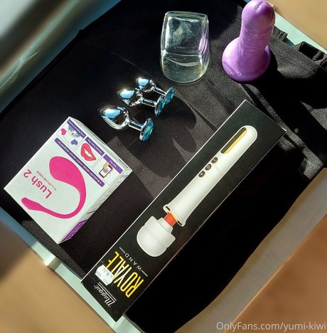 Yumi Kiwi haut de star du porno image