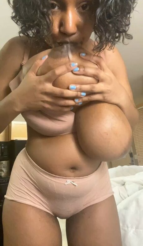 RivJones actrice artistique archive