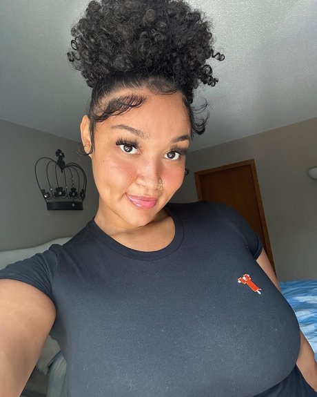 mamelons gonflés onlyfans sexe pornographique des photos